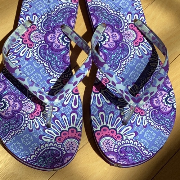Vera Bradley Flip Flops, lilac tapestry. Women’s size large (9-10) - Picture 8 of 14